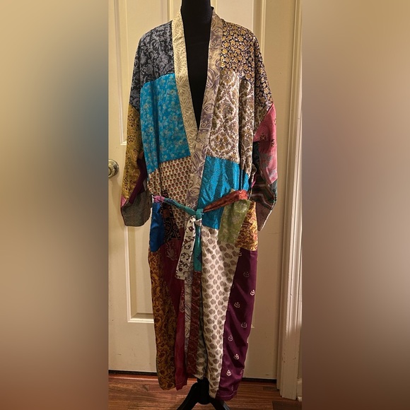 Colorful Patchwork Kimono Robe with Pockets - Picture 3 of 15